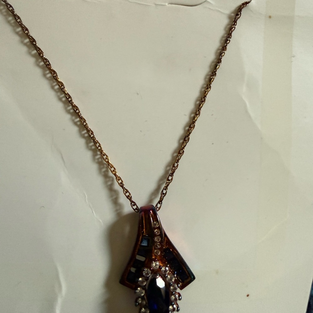 Elegant Gold and Blue Pendant Necklace
